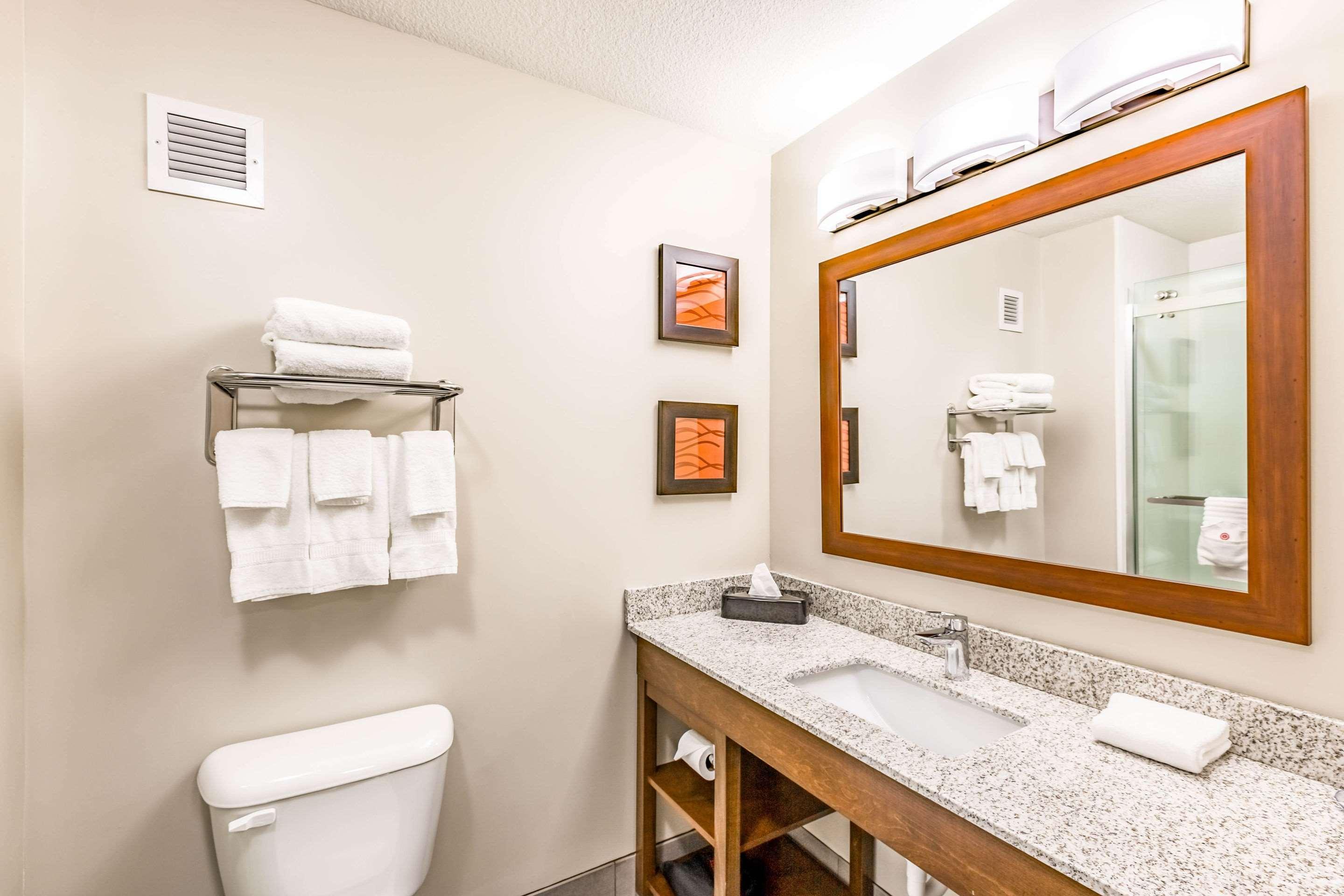 Comfort Inn Altoona-Des Moines Екстериор снимка