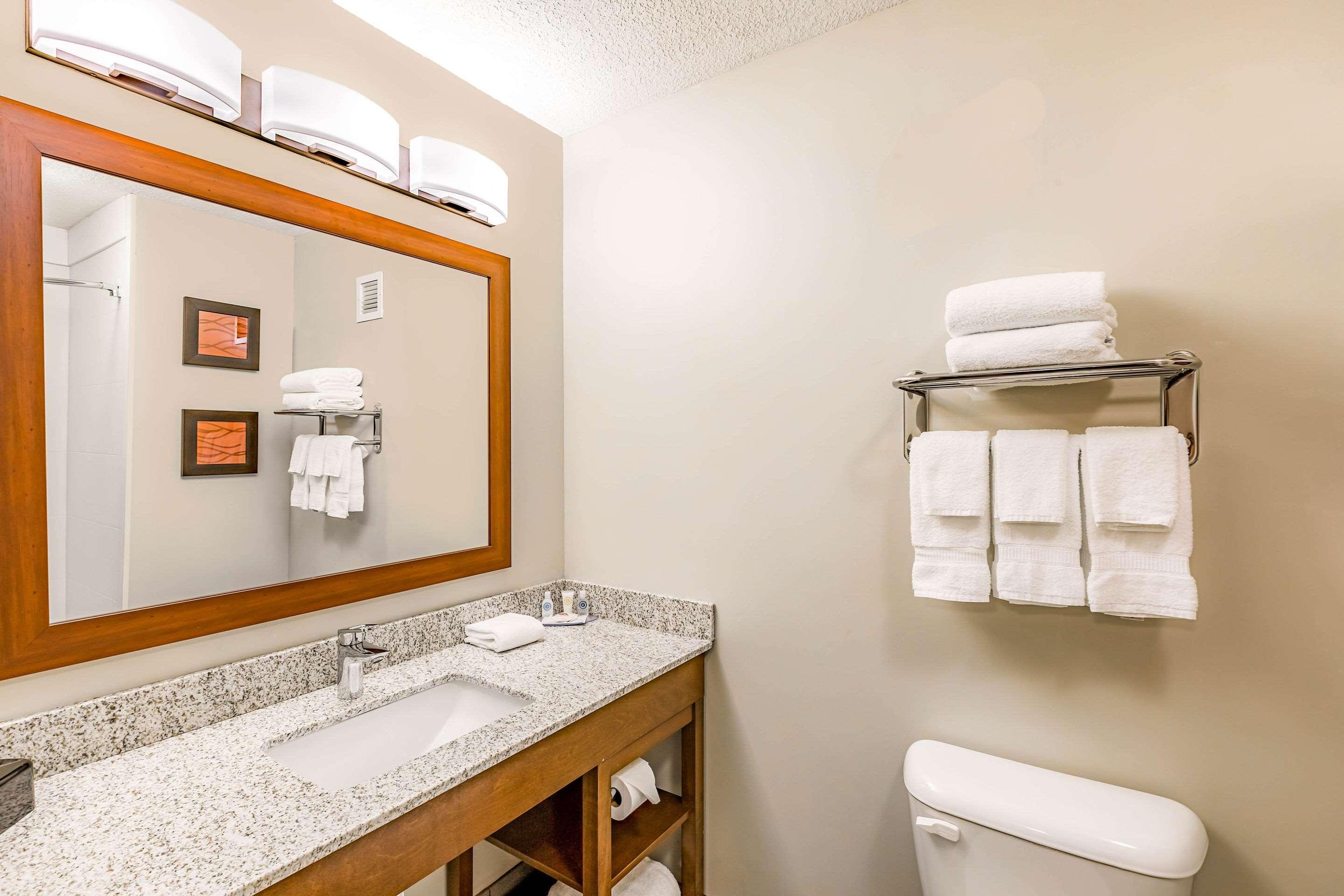 Comfort Inn Altoona-Des Moines Екстериор снимка