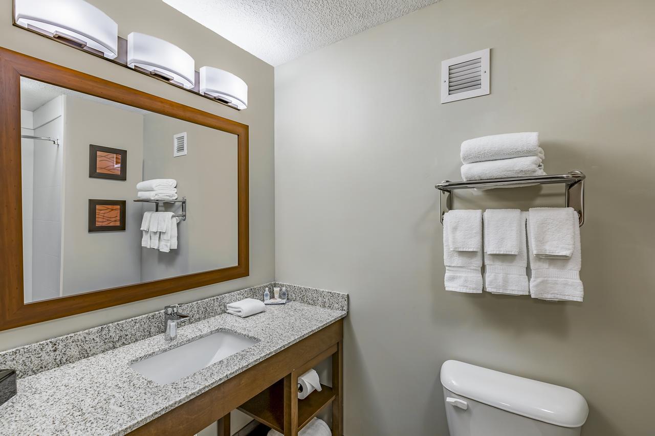 Comfort Inn Altoona-Des Moines Екстериор снимка