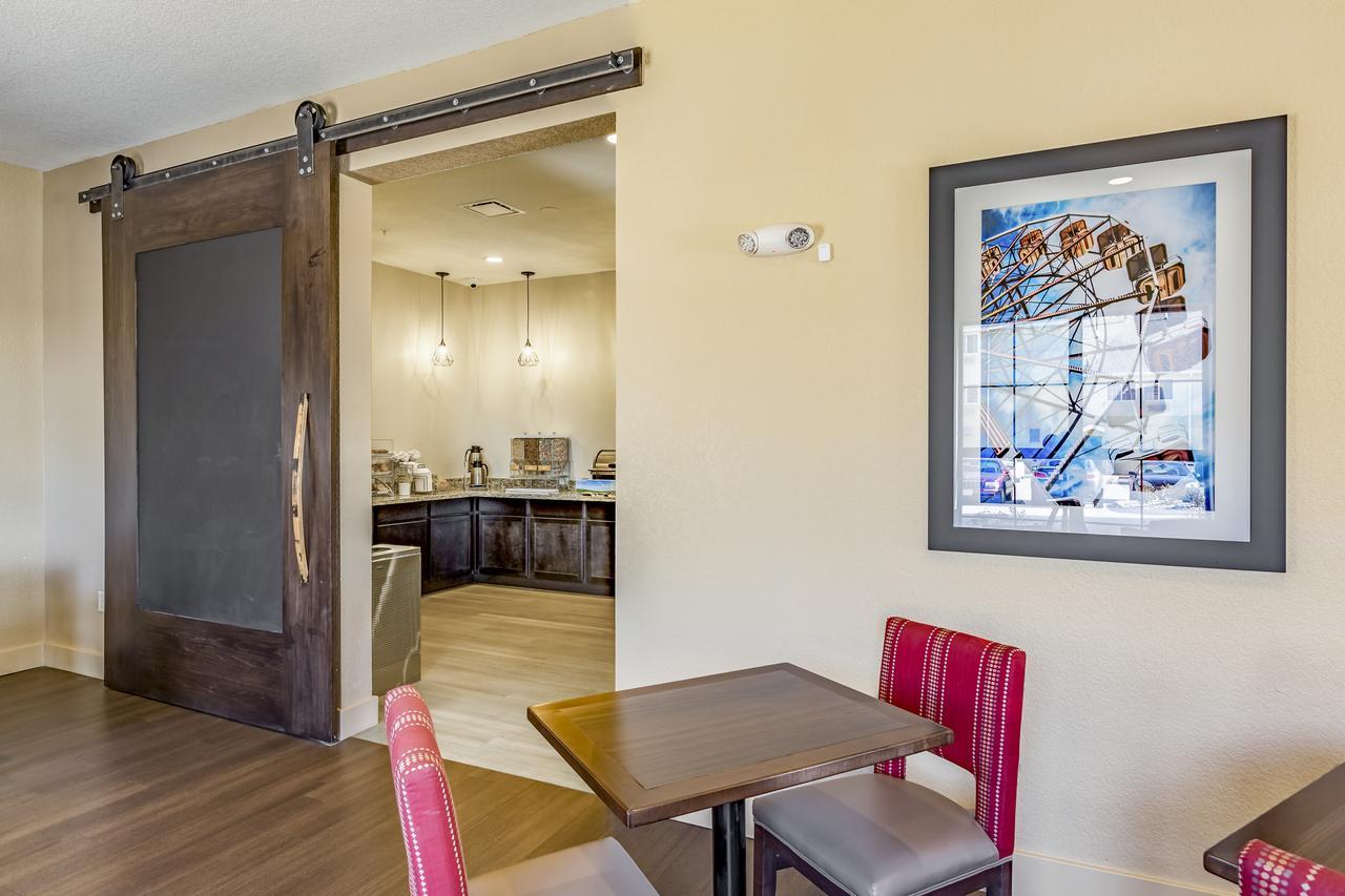Comfort Inn Altoona-Des Moines Екстериор снимка